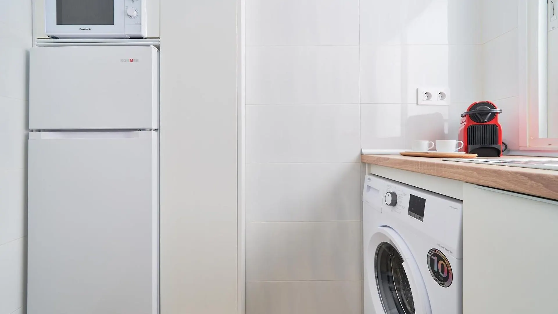 Luminoso Apartamento En Primera Linea De Playa En エステポナ スペイン