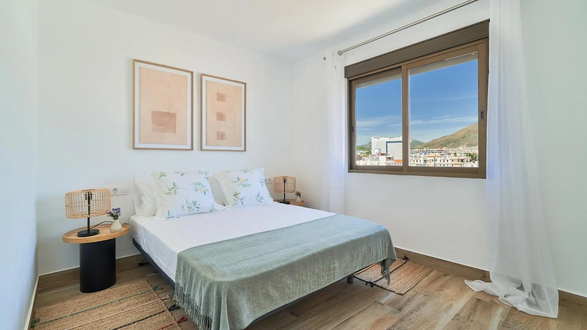Luminoso Apartamento En Primera Linea De Playa En エステポナ 0*,  スペイン